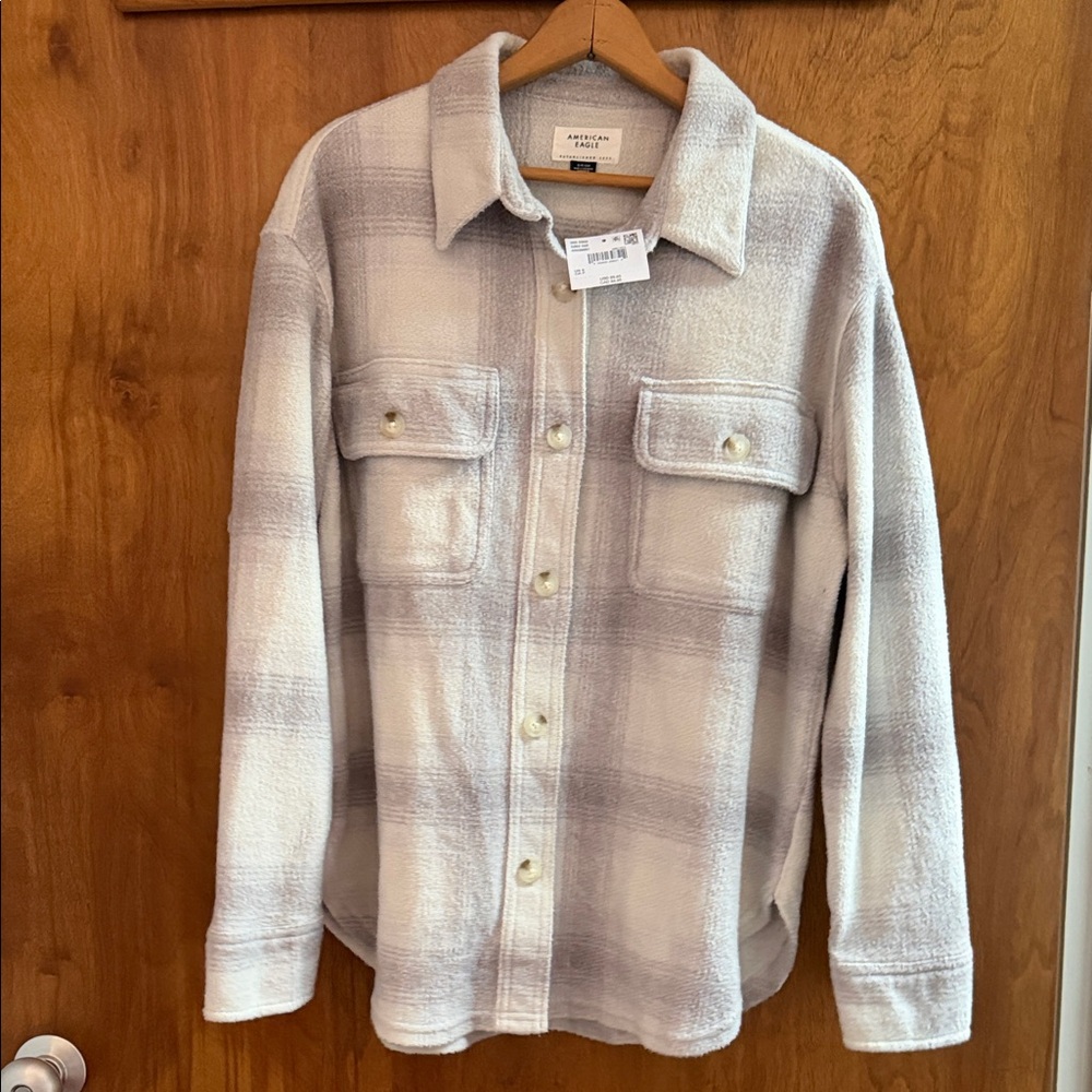American Eagle men’s fleece Plaid Shirt/shacket-Cream and Gray S
